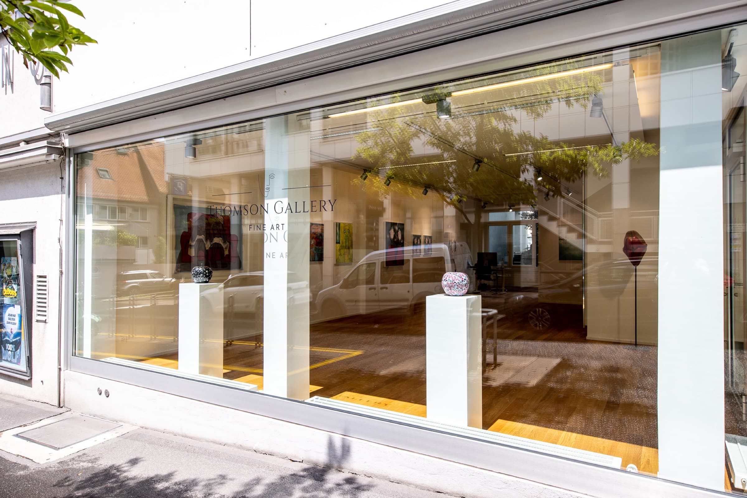 Shop window of Thomson Gallery at Schmidgasse 4 in Zug